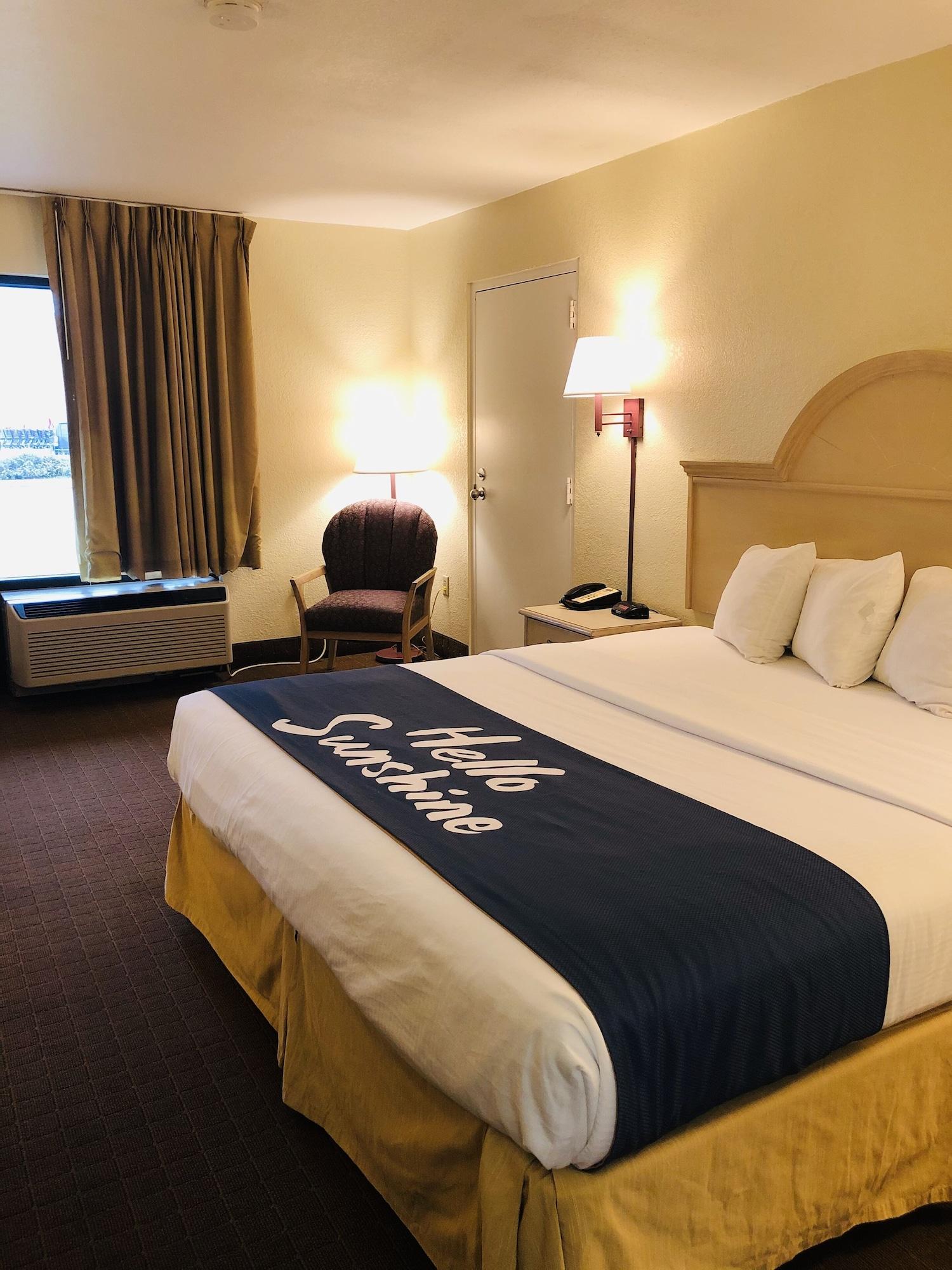 Days Inn & Suites By Wyndham Navarre - Near Beaches Hurlburt Buitenkant foto