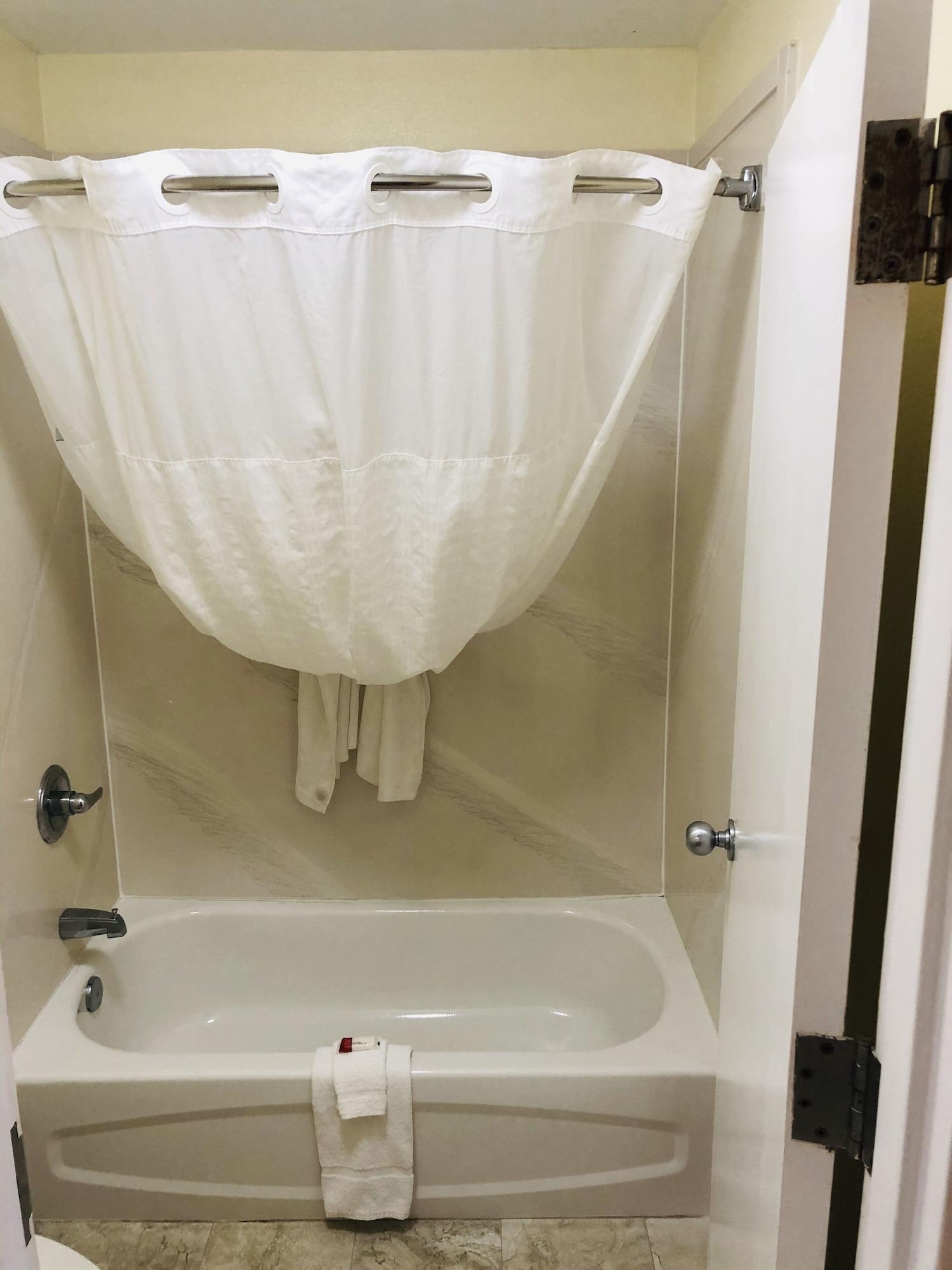 Days Inn & Suites By Wyndham Navarre - Near Beaches Hurlburt Buitenkant foto