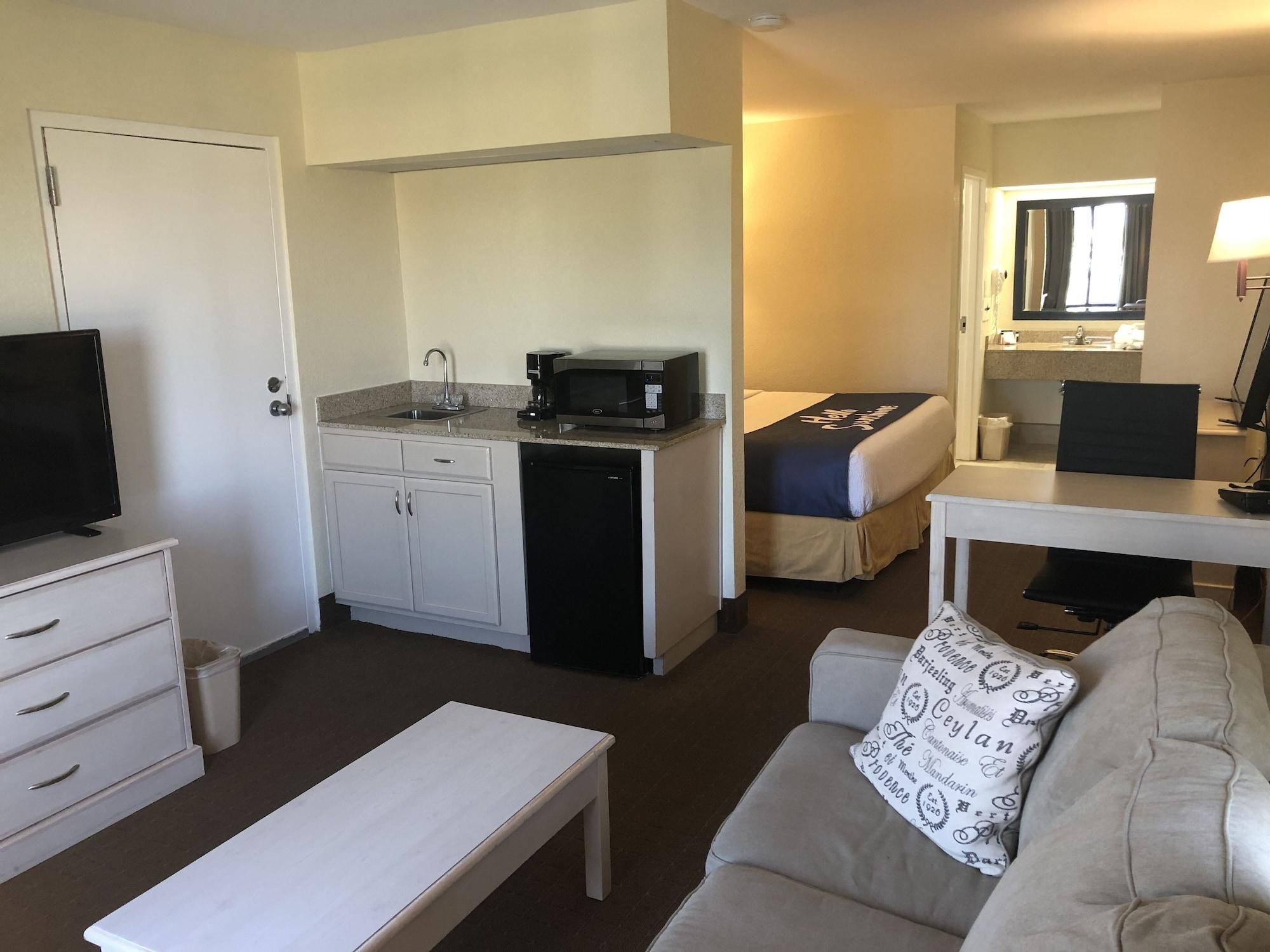 Days Inn & Suites By Wyndham Navarre - Near Beaches Hurlburt Buitenkant foto