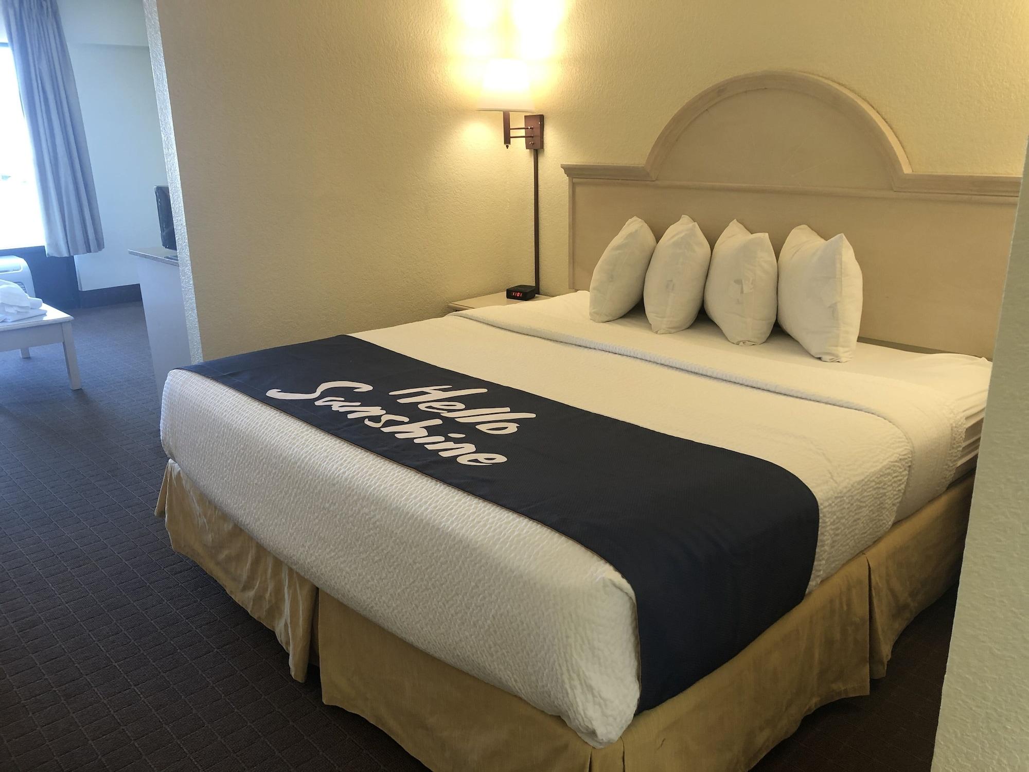 Days Inn & Suites By Wyndham Navarre - Near Beaches Hurlburt Buitenkant foto