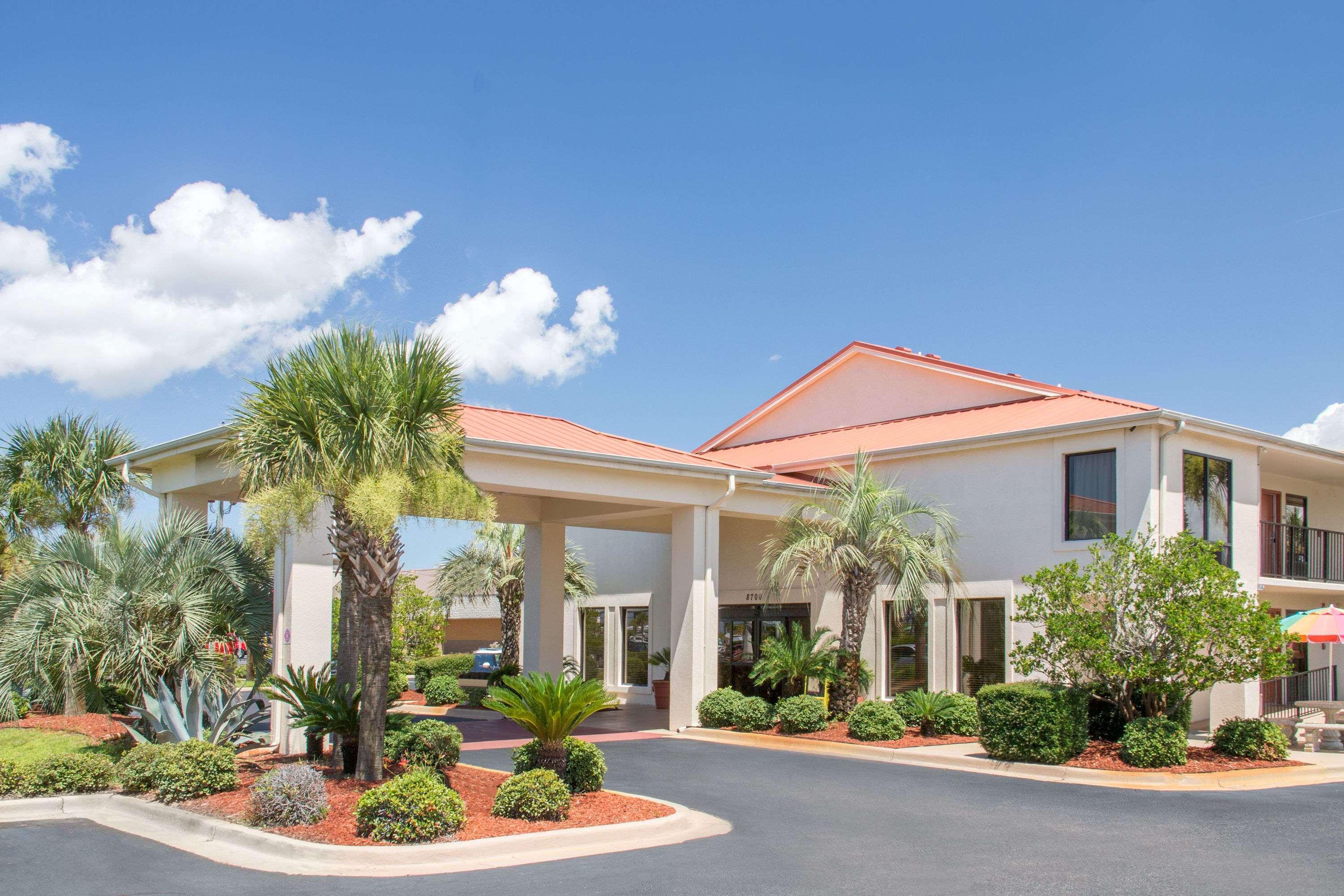 Days Inn & Suites By Wyndham Navarre - Near Beaches Hurlburt Buitenkant foto