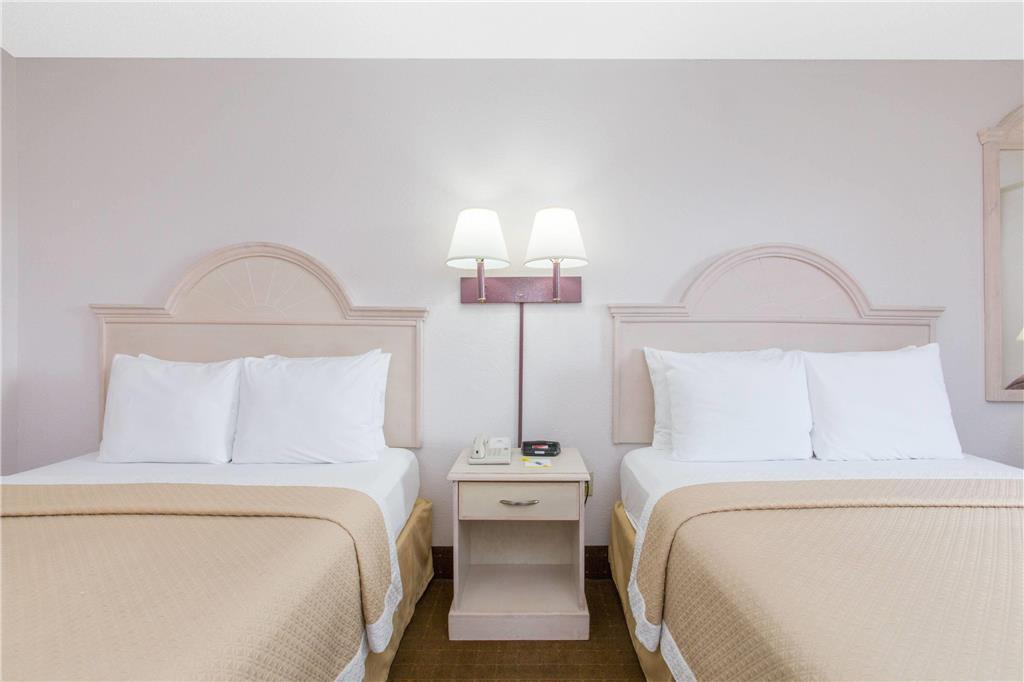 Days Inn & Suites By Wyndham Navarre - Near Beaches Hurlburt Kamer foto