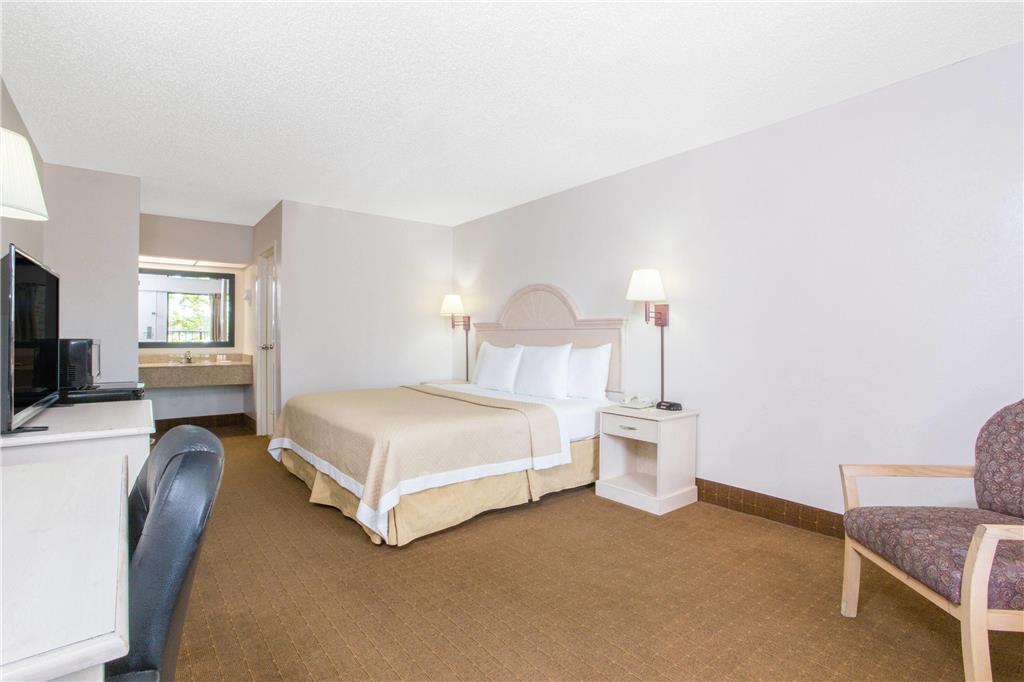 Days Inn & Suites By Wyndham Navarre - Near Beaches Hurlburt Kamer foto