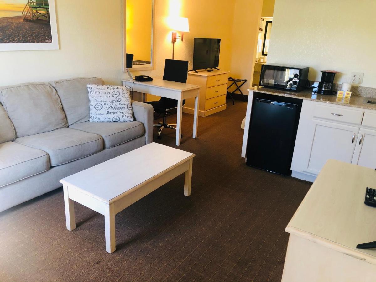 Days Inn & Suites By Wyndham Navarre - Near Beaches Hurlburt Buitenkant foto